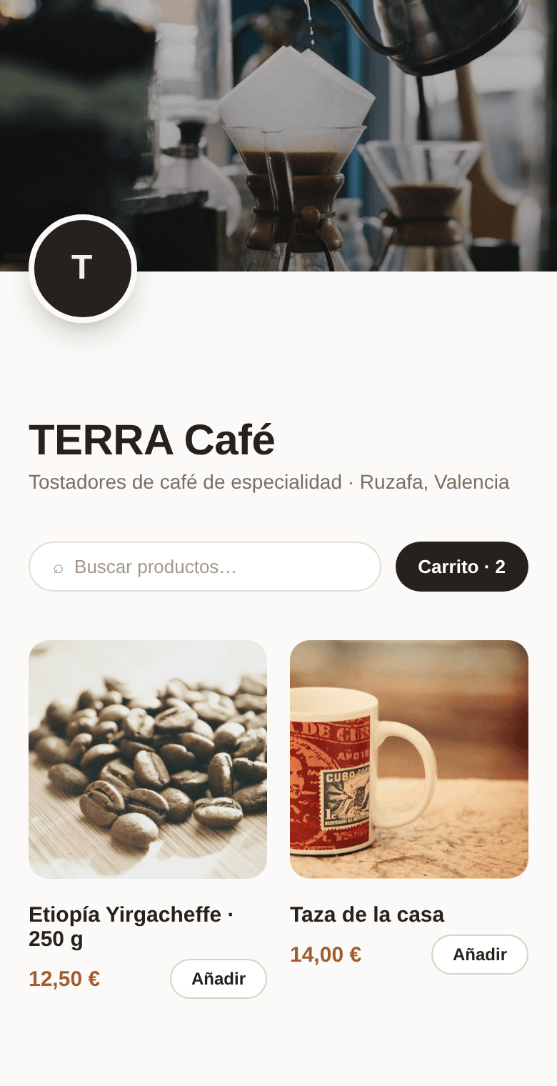 La misma tienda vista en un móvil: los productos en dos columnas, cada uno con su precio y su botón de añadir.